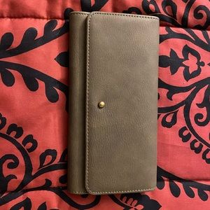 Olive Green clutch wallet 🥳🤩